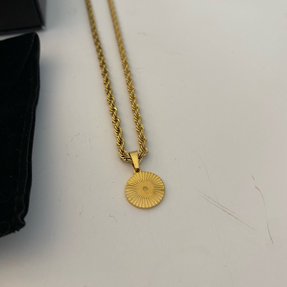 Slide jewels gold necklace with circle pendent - Picture 5 of 14